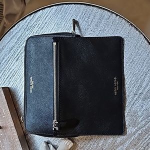 Henri Bendel Wallet Set